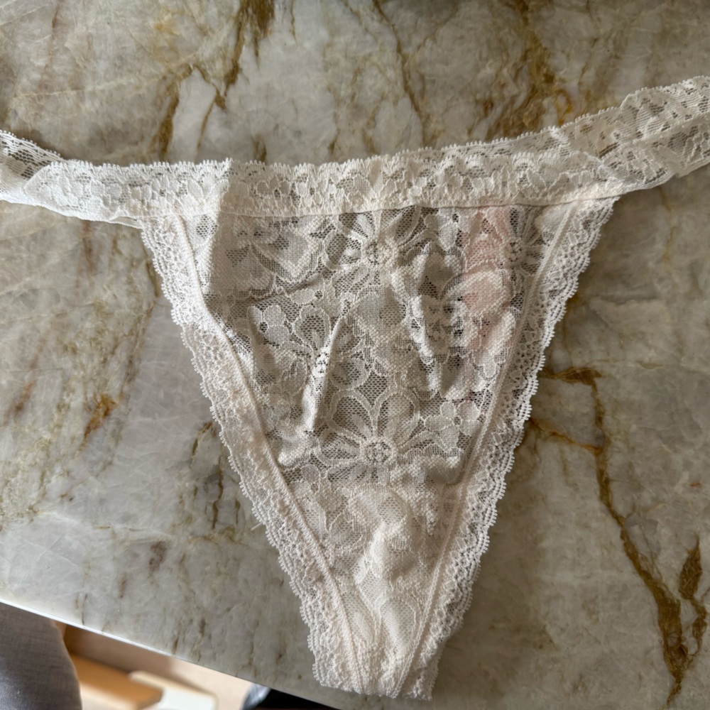 Victoria’s Secret Size L NWT White Lace Thong